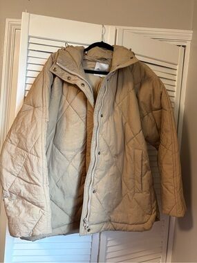 Madewell Quilted Hooded Puffer Jacket in Beige